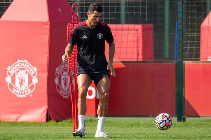 FOOTBALL: Cristiano Ronaldo de retour à l'entraînement après le décès de son fils